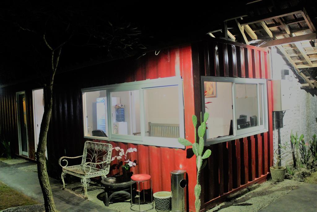Hotel Kubu Container Uluwatu Exteriér fotografie