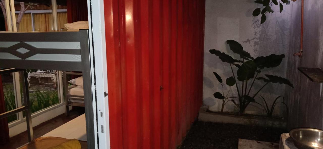 Hotel Kubu Container Uluwatu Exteriér fotografie